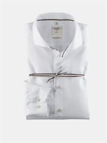 Olymp hvid premium Smart Business skjorte med kraftige italienske knapper og cut-away krave. Body Fit Level5 3504 44 00